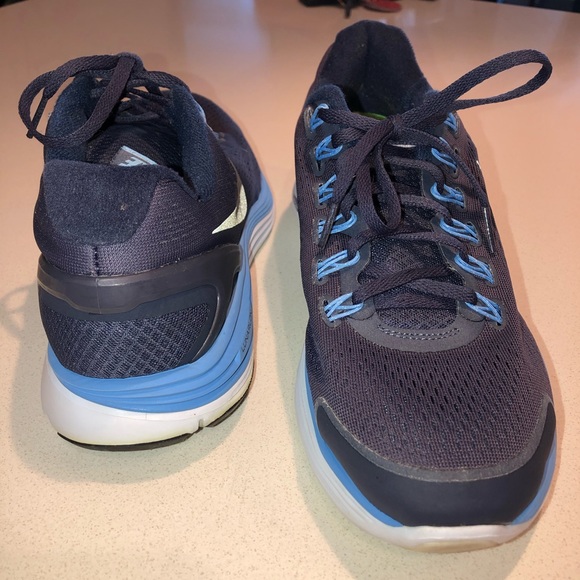 Women’s Nike lunarglide +4 Shield - Picture 3 of 12